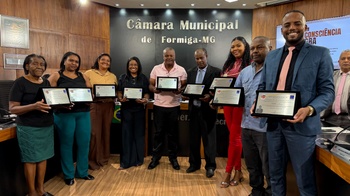Câmara de Formiga celebra a força da cultura negra na outorga da Comenda João Lemos Tavares