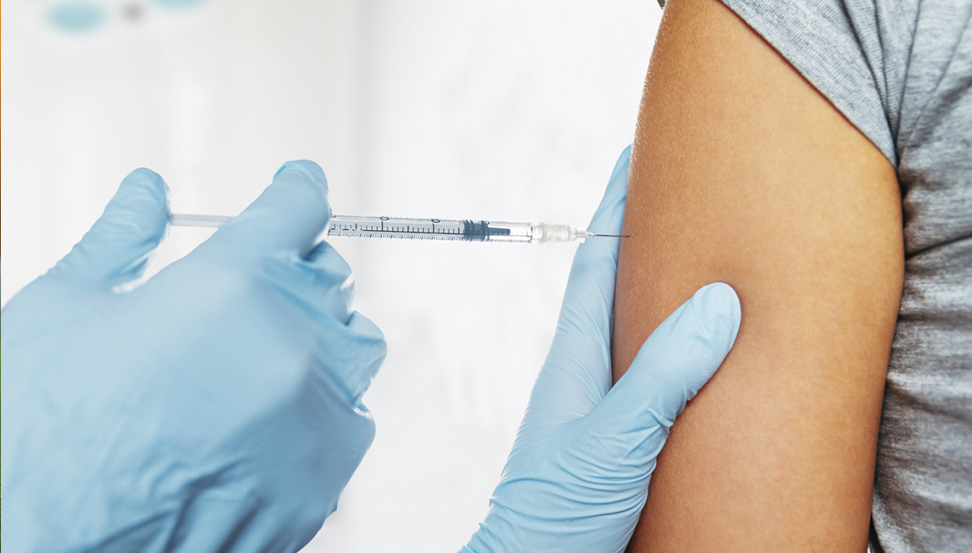 Aprovação de projeto garante vacinação domiciliar para pessoas com TEA, ELA e fibromialgia