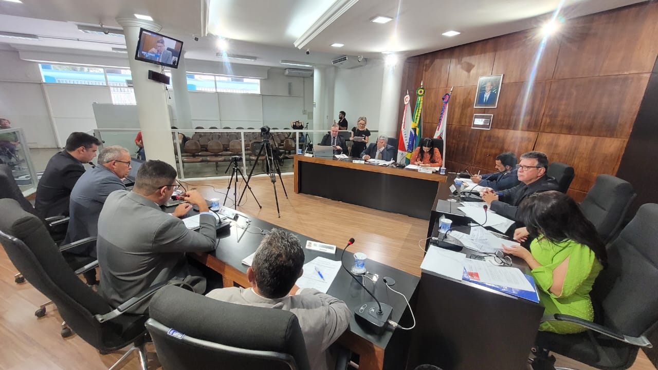 Câmara aprova projetos e entrega Comenda João Lemos Tavares na 41ª Reunião Ordinária