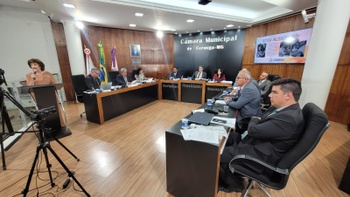 Câmara de Formiga aprova projetos orçamentários, administrativos e concede Comenda Amor Incondicional