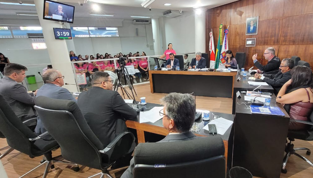  Câmara de Formiga debate saúde, saneamento e homenageia mulheres de destaque no município