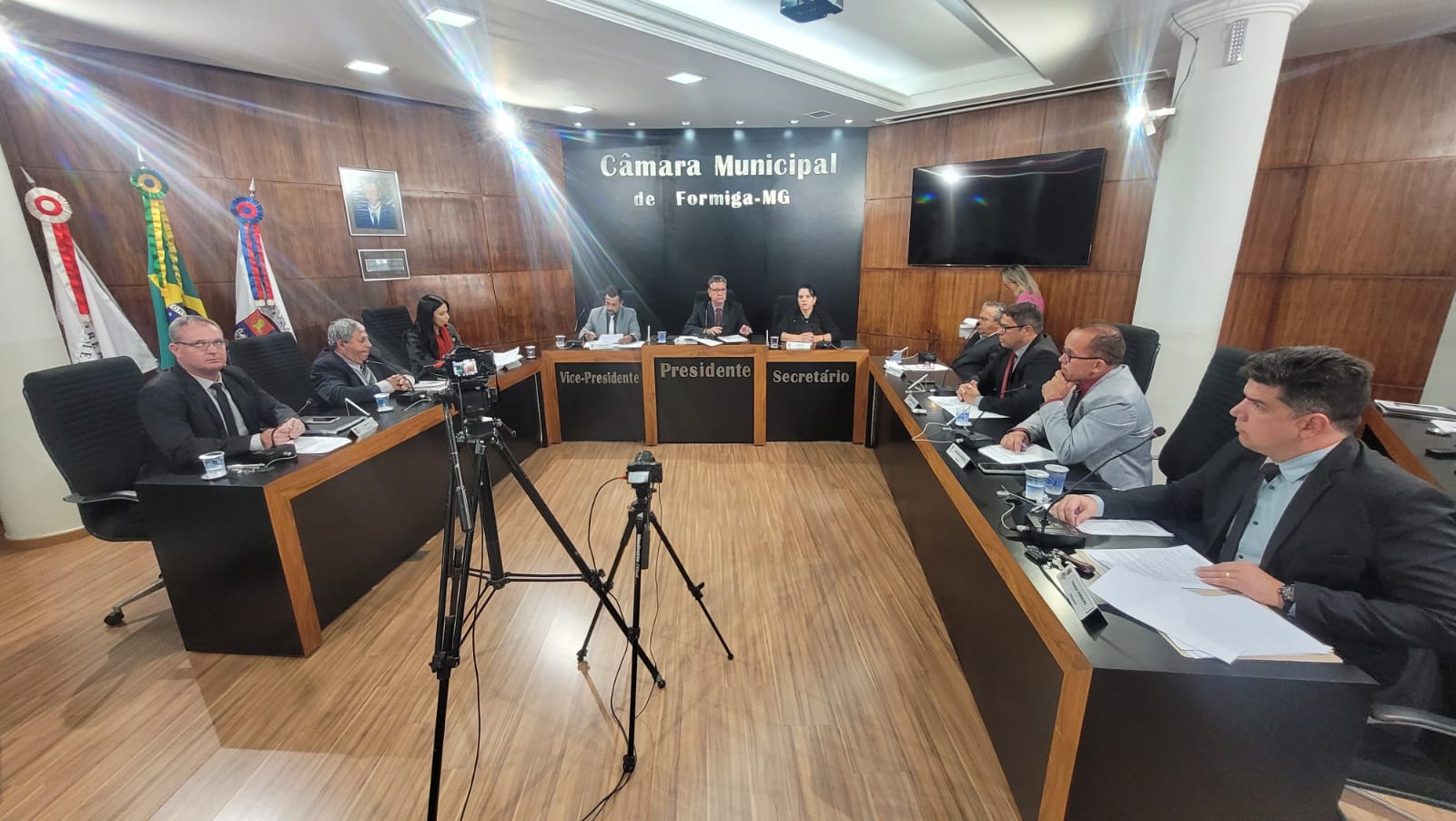 Câmara de Formiga discute projetos sobre segurança, saúde e participação popular