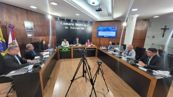 Câmara derruba dois vetos, aprova projetos importantes 