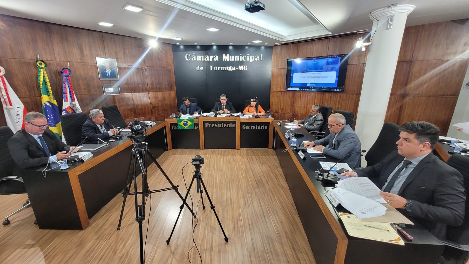 Câmara Municipal de Formiga aprova investimentos em infraestrutura esportiva e urbana