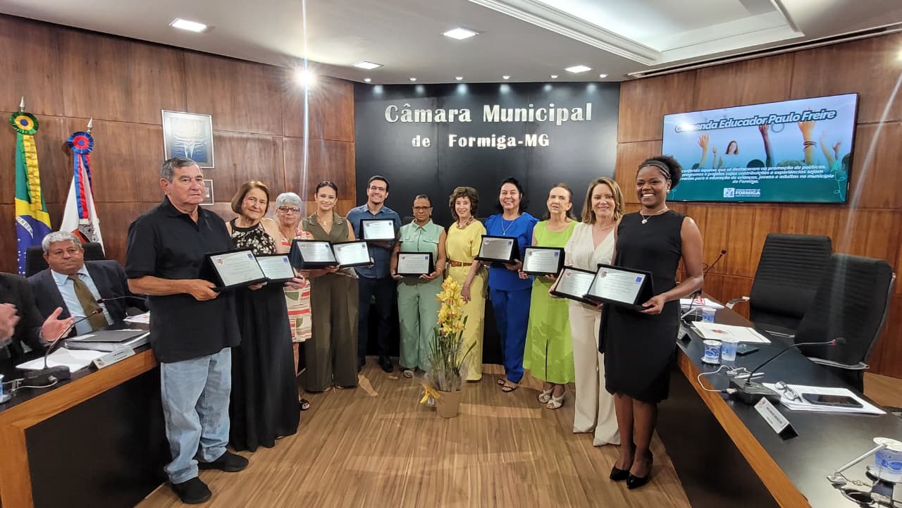 Entrega Comenda Educador Paulo Freire a personalidades que se destacam na área da educação