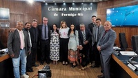 Palestra emociona e inspira: Servidora Simone Cotrim usa a Tribuna da Câmara para falar sobre prevenção e fé no Outubro Rosa
