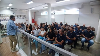 Presidente da Câmara se reúne com servidores para tratar de valorização, boas práticas e trabalho em equipe Presidente da Câmara se reúne com servidores para tratar de valorização, boas práticas e trabalho em equipe