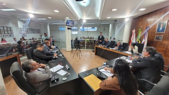 Secretário de Gestão Ambiental presta esclarecimentos na Câmara sobre coleta de lixo no município Secretário de Gestão Ambiental presta esclarecimentos na Câmara sobre coleta de lixo no município