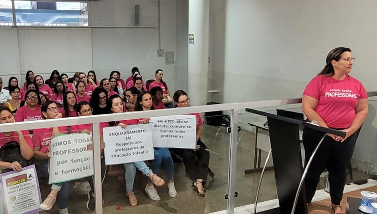  Tribuna da Câmara de Formiga dá voz a assistentes da educação infantil em defesa de direitos